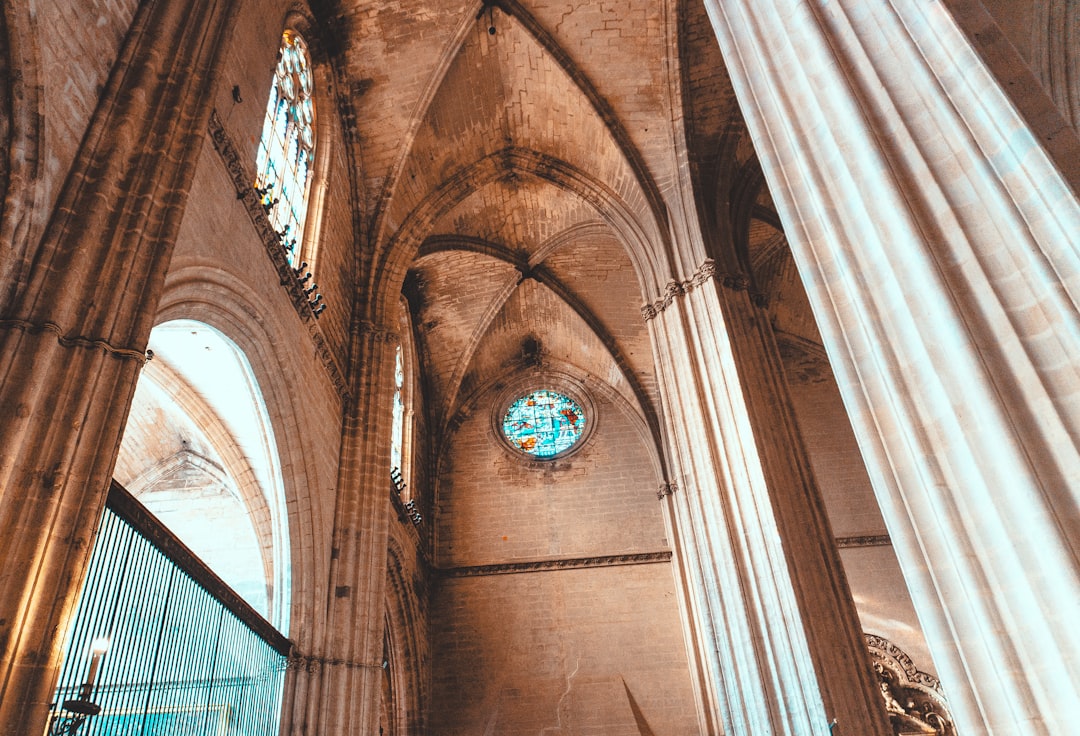 Monumentaal interieur met originele ramen geschikt voor isolatieglas